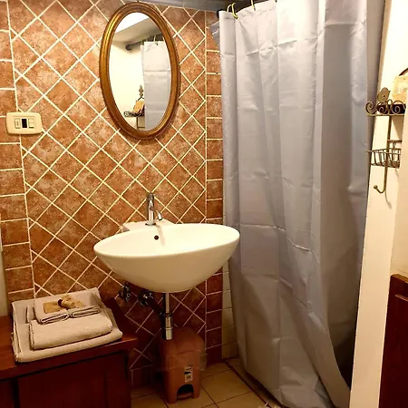 Helga's House- Finestra Sul Borgo