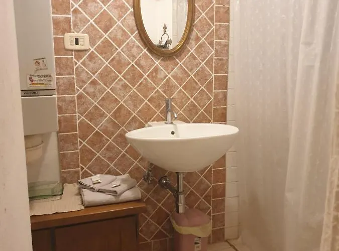 Helga's House- Finestra Sul Borgo